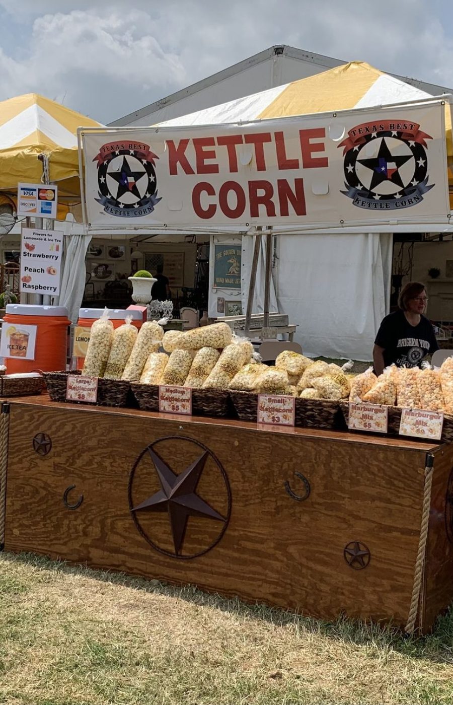 Kettle corn stand with lots of popcorn